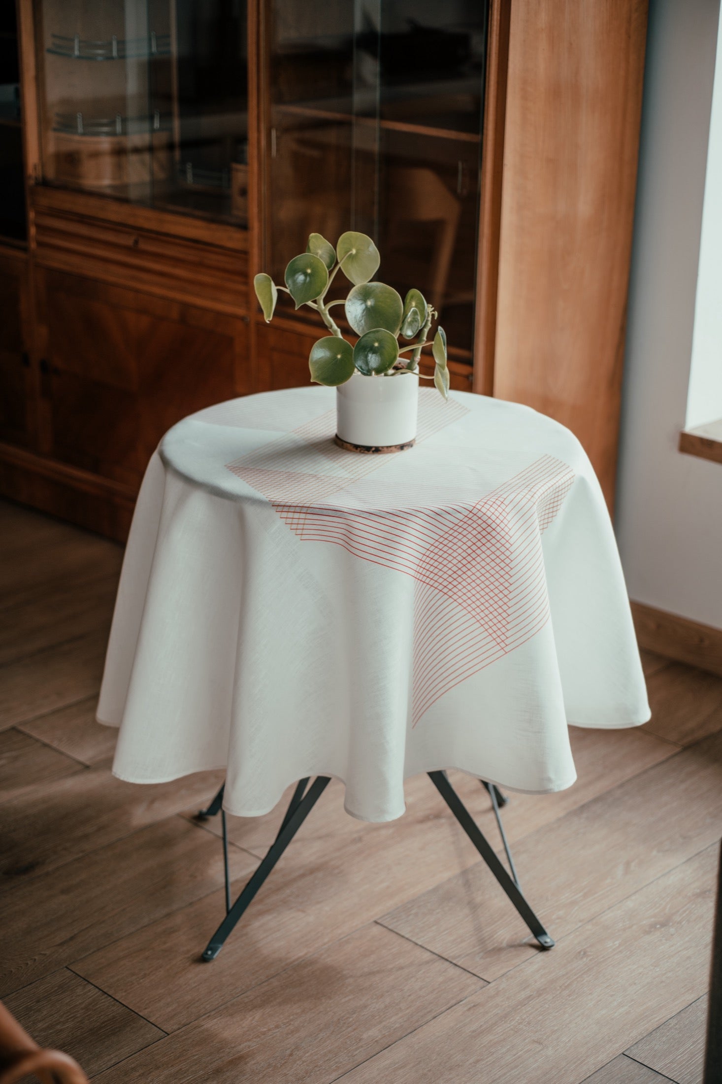 Mantel Circular Diagonales Rojas