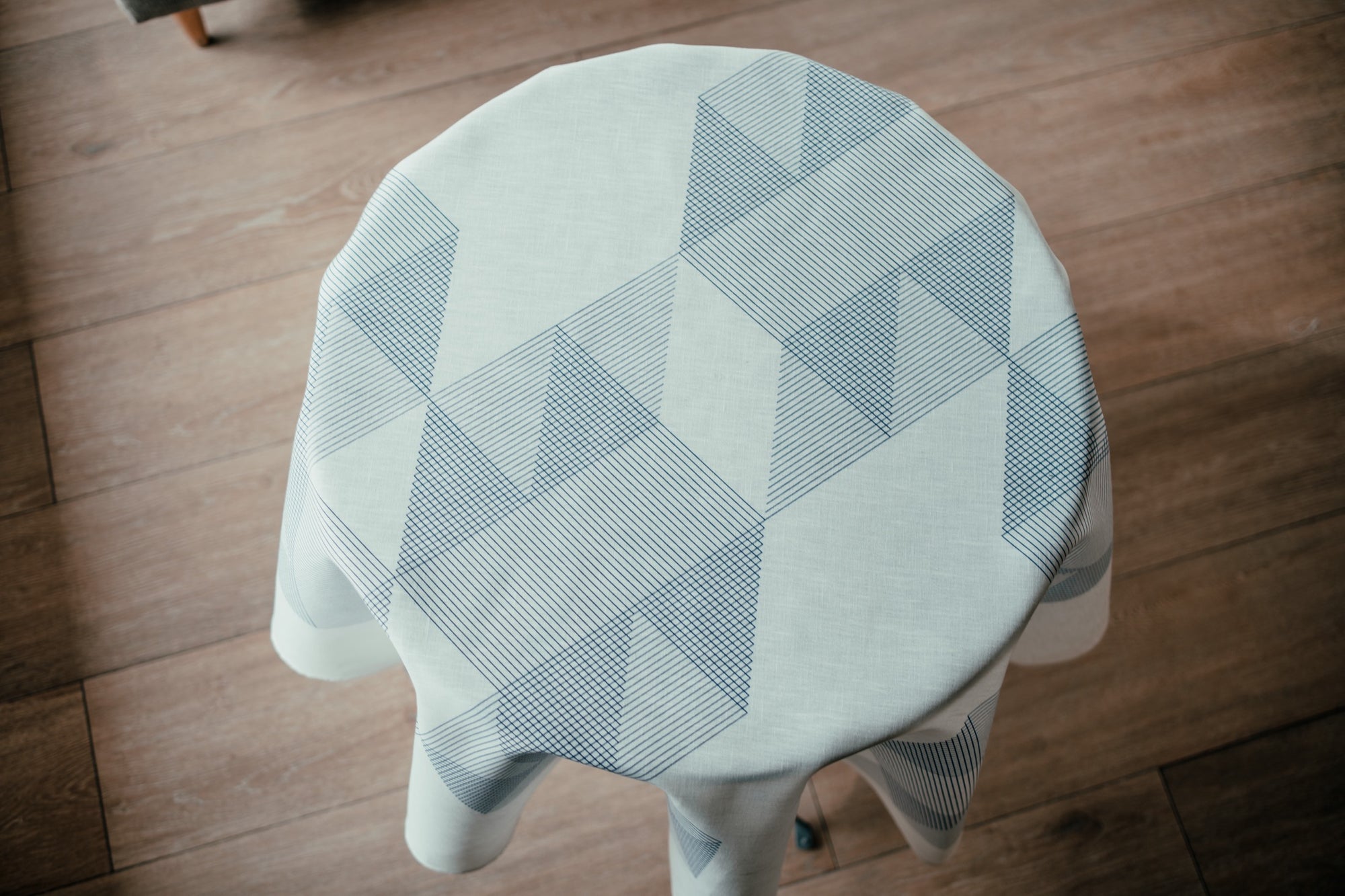 Mantel Circular Diagonales Azules