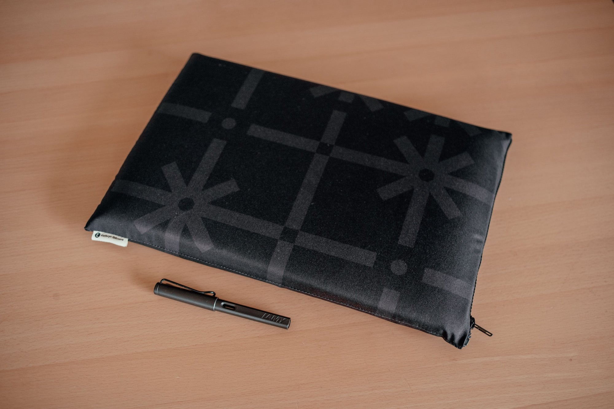 Funda para Laptop Negra — 16″