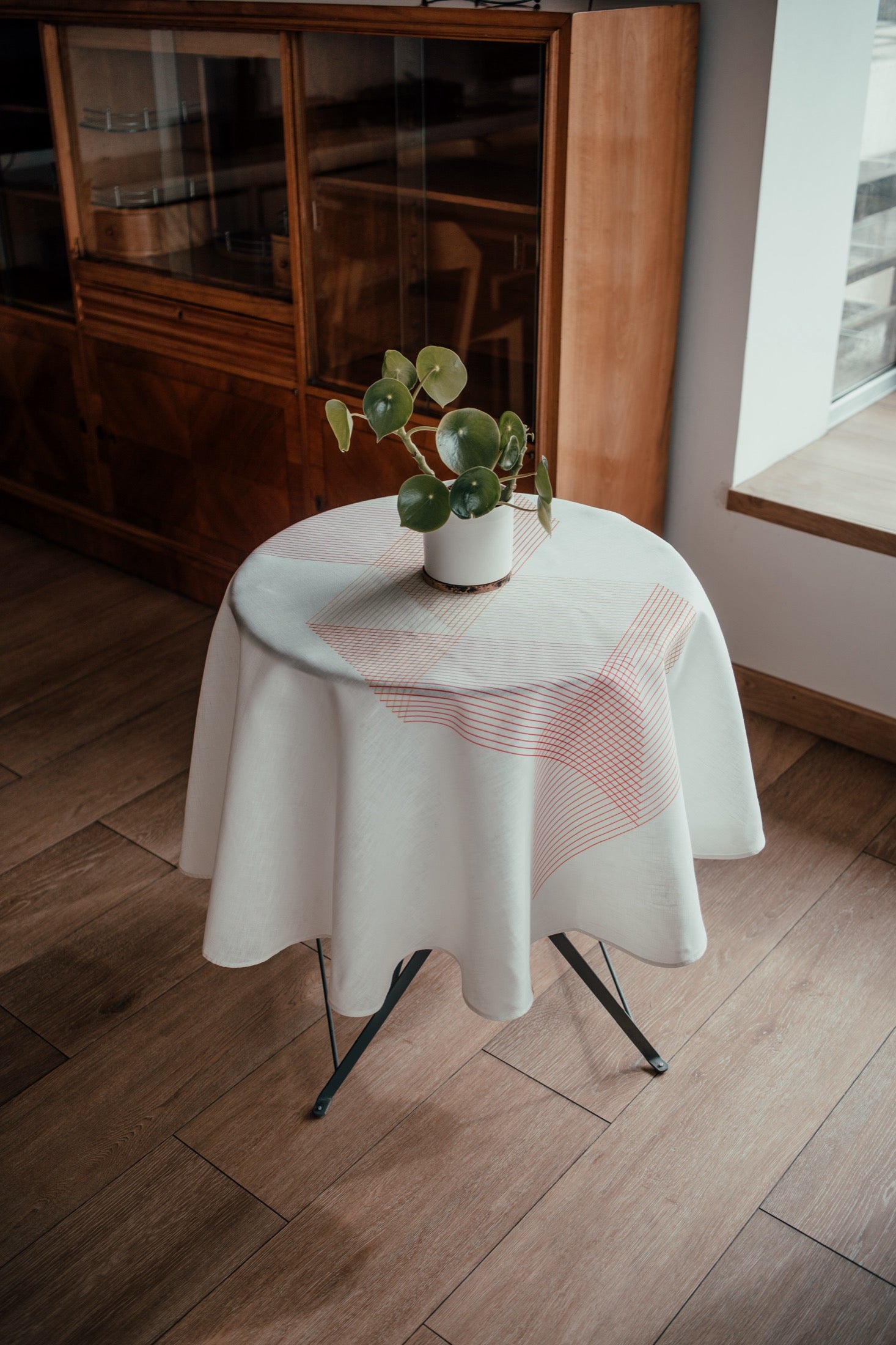 Mantel Circular Diagonales Rojas